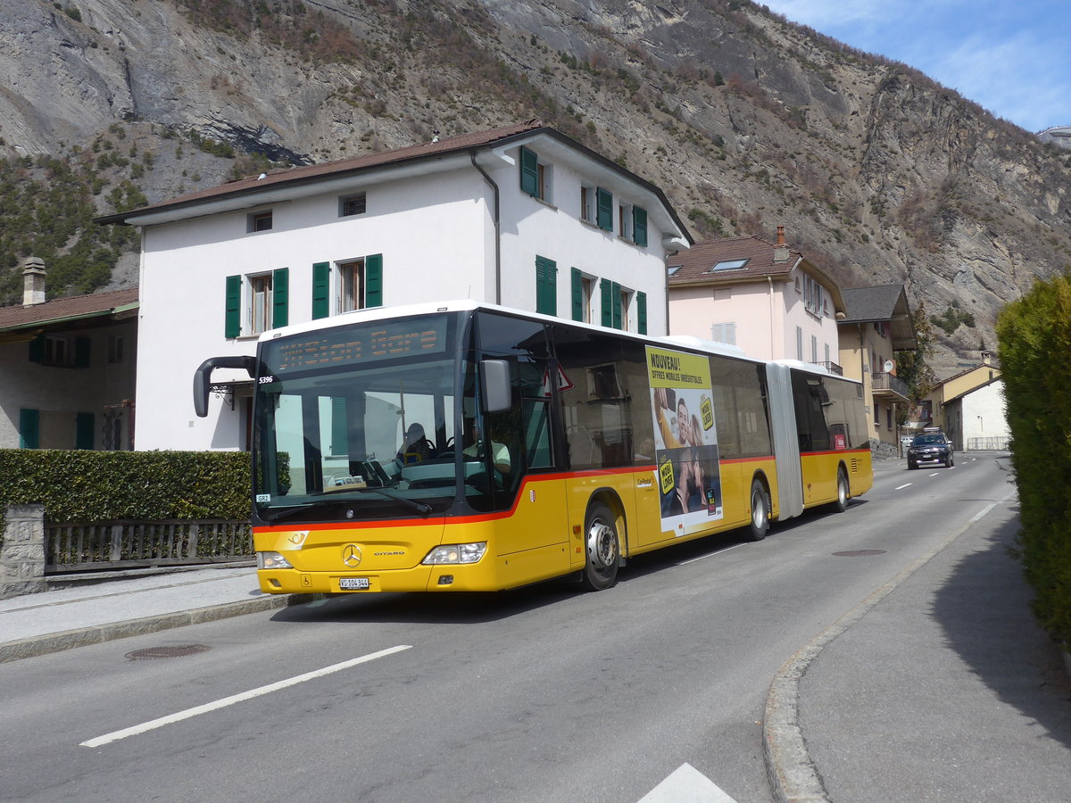 (189'743) - Buchard, Leytron - VS 104'344 - Mercedes am 30. Mrz 2018 in Leytron, Route de Chamoson