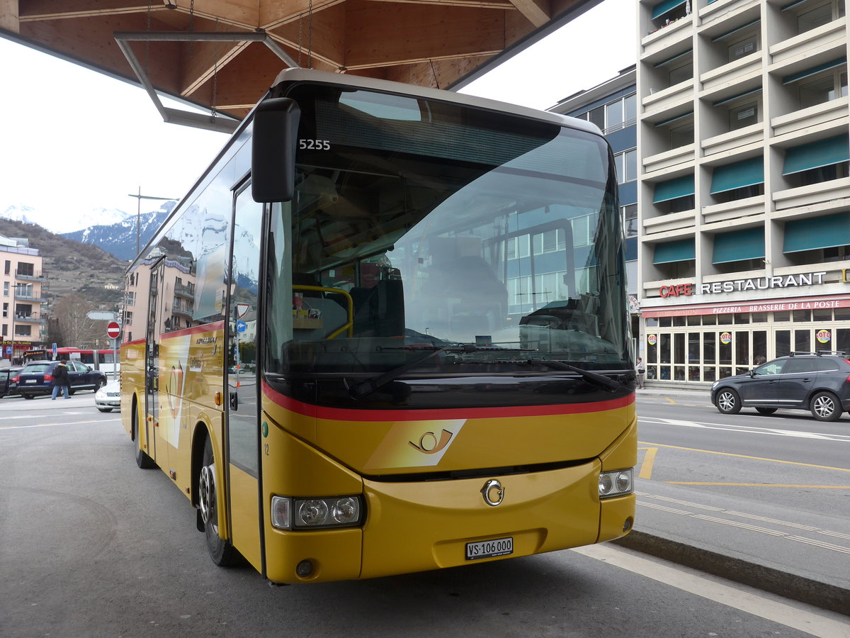 (189'755) - PostAuto Wallis - Nr. 12/VS 106'000 - Irisbus (ex Theytaz, Sion) am 30. Mrz 2018 beim Bahnhof Sion