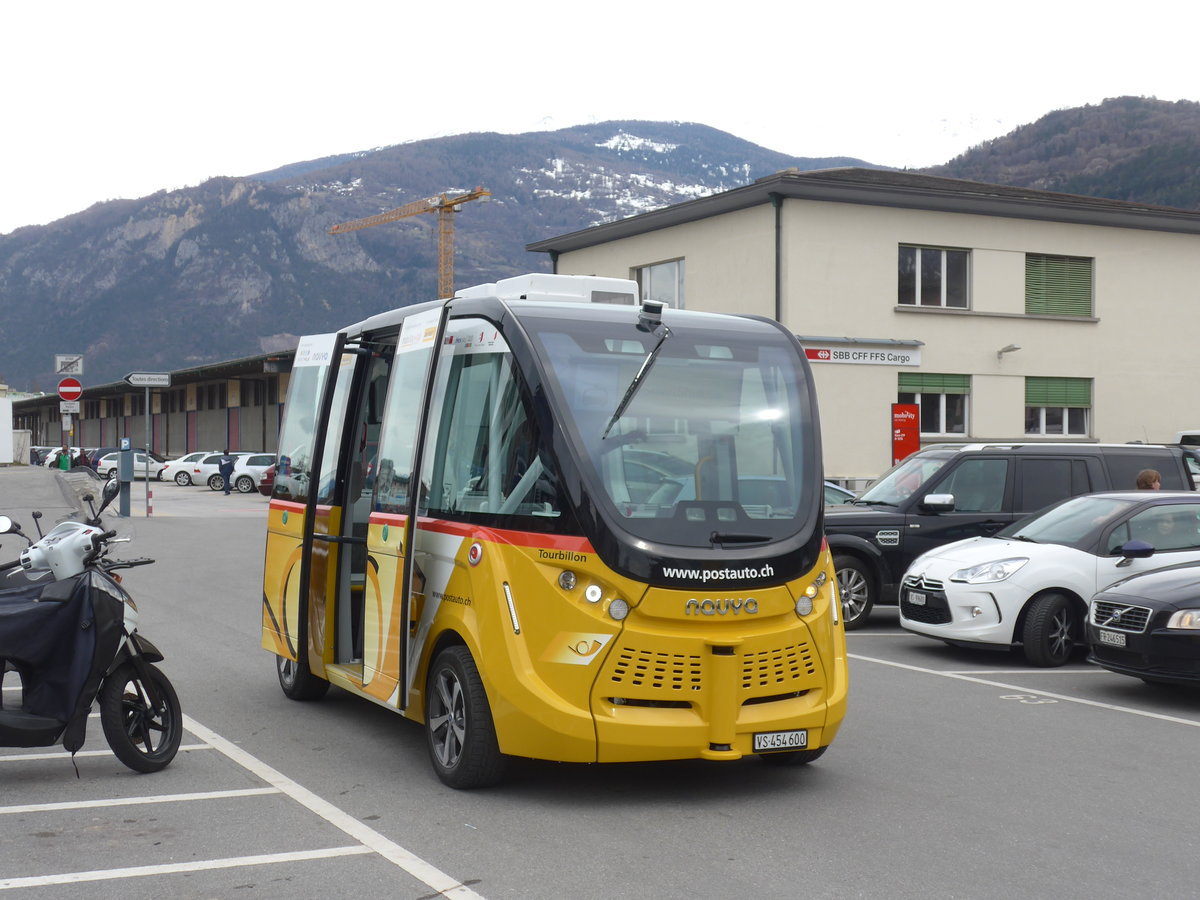 (189'761) - PostAuto Wallis - VS 454'600 - Navya am 30. Mrz 2018 beim Bahnhof Sion