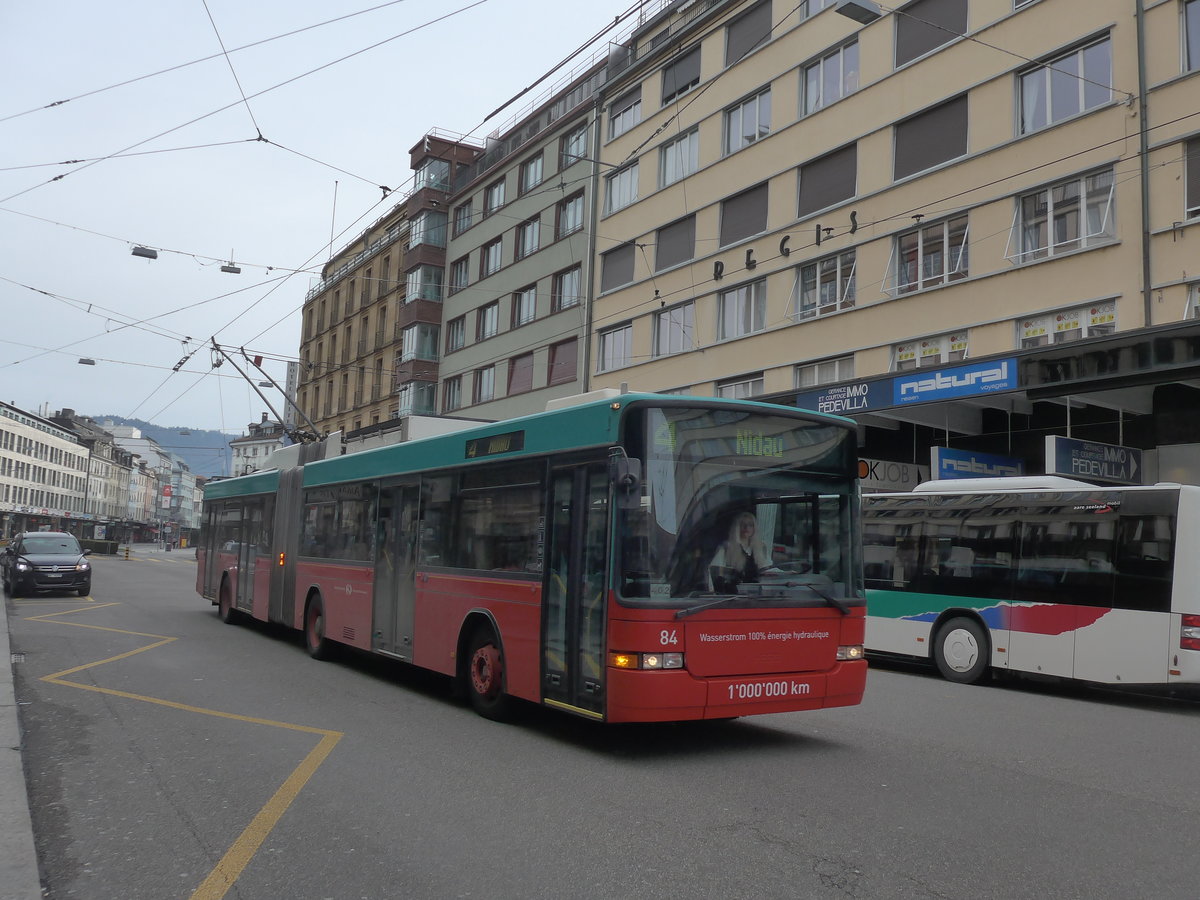 (189'871) - VB Biel - Nr. 84 - NAW/Hess Gelenktrolleybus am 2. April 2018 beim Bahnhof Biel