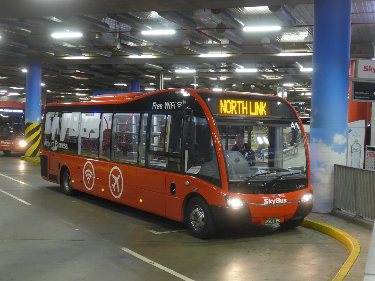 (190'198) - SkyBus, Melbourne - Nr. 41/BS01 PK - Optare (ex Nr. 105) am 17. April 2018 in Melbourne, Coach Station