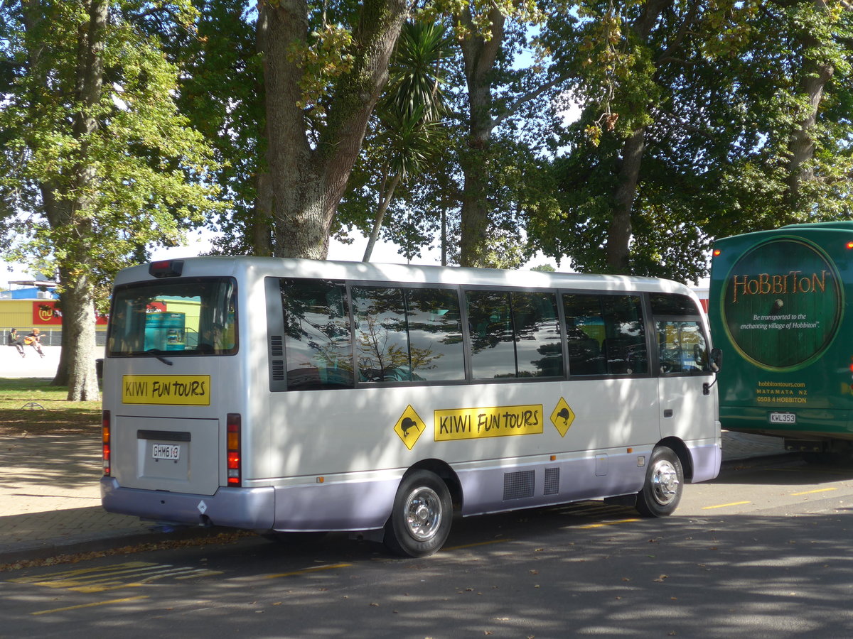 (190'835) - Kiwi Fun Tours, Auckland - GHM613 - Toyota am 22. April 2018 in Matamata