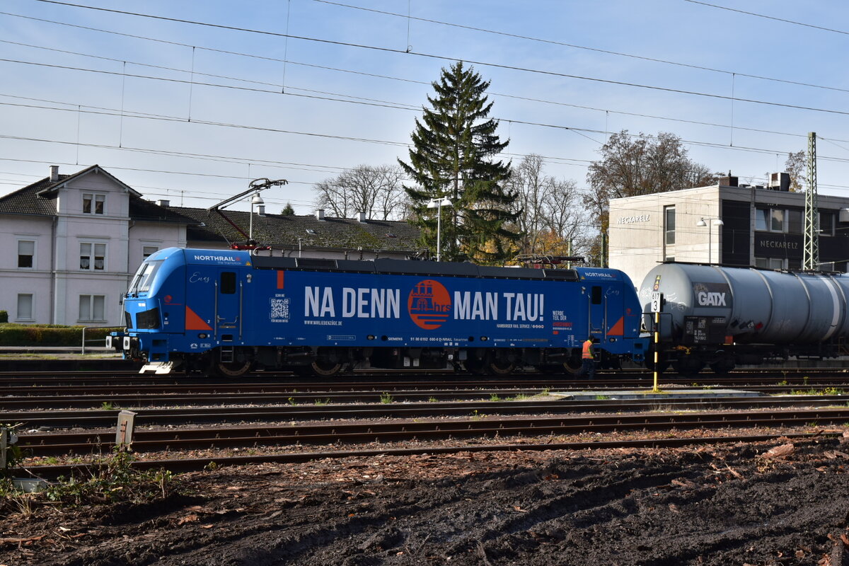 192 080 beim Ankuppeln in Neckarelz.am Vormittag des 5 11.2025 