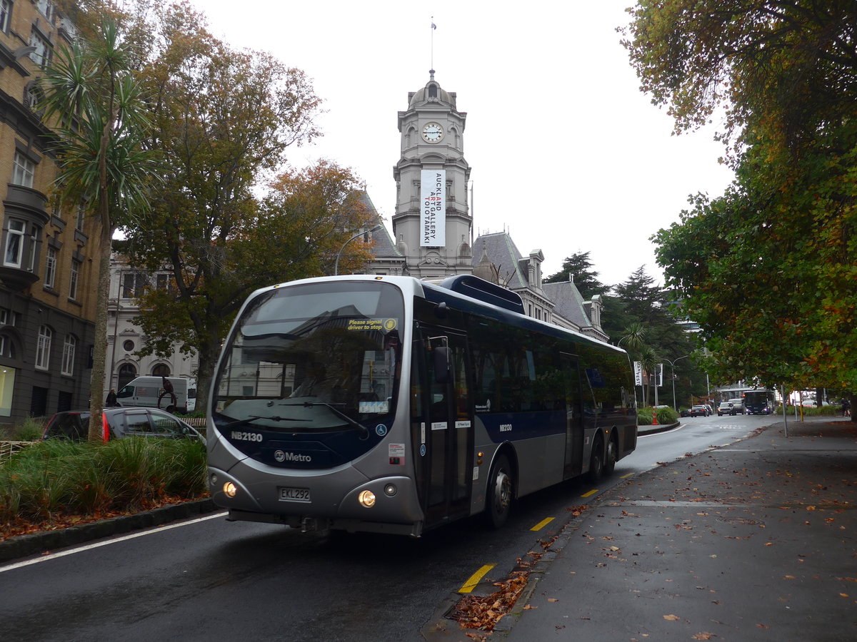 (192'107) - AT Metro, Auckland - Nr. NB2130/EKL292 - Scania/Designline am 30. April 2018 in Auckland