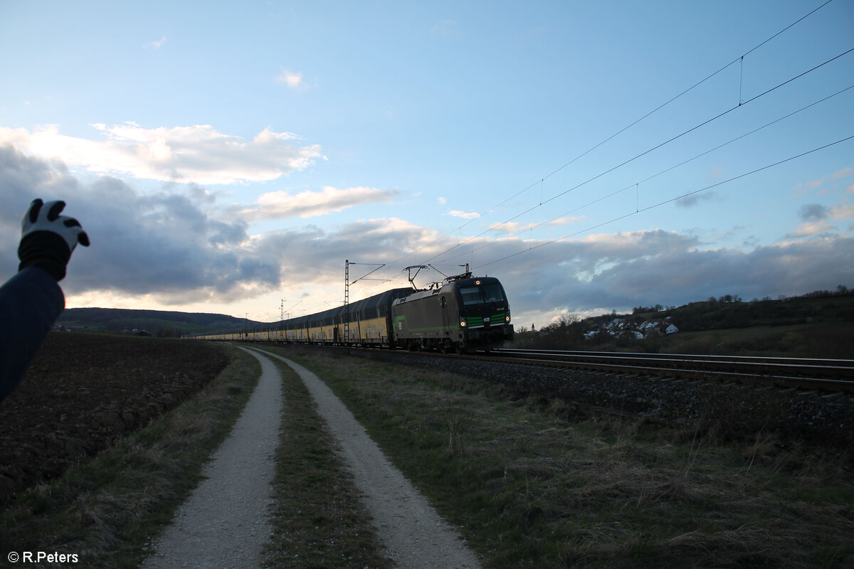 193 209-4 mit einem ARS Altmann Autotransportzug beo Wettelsheim in Richtung Treuchtlingen. 23.03.24