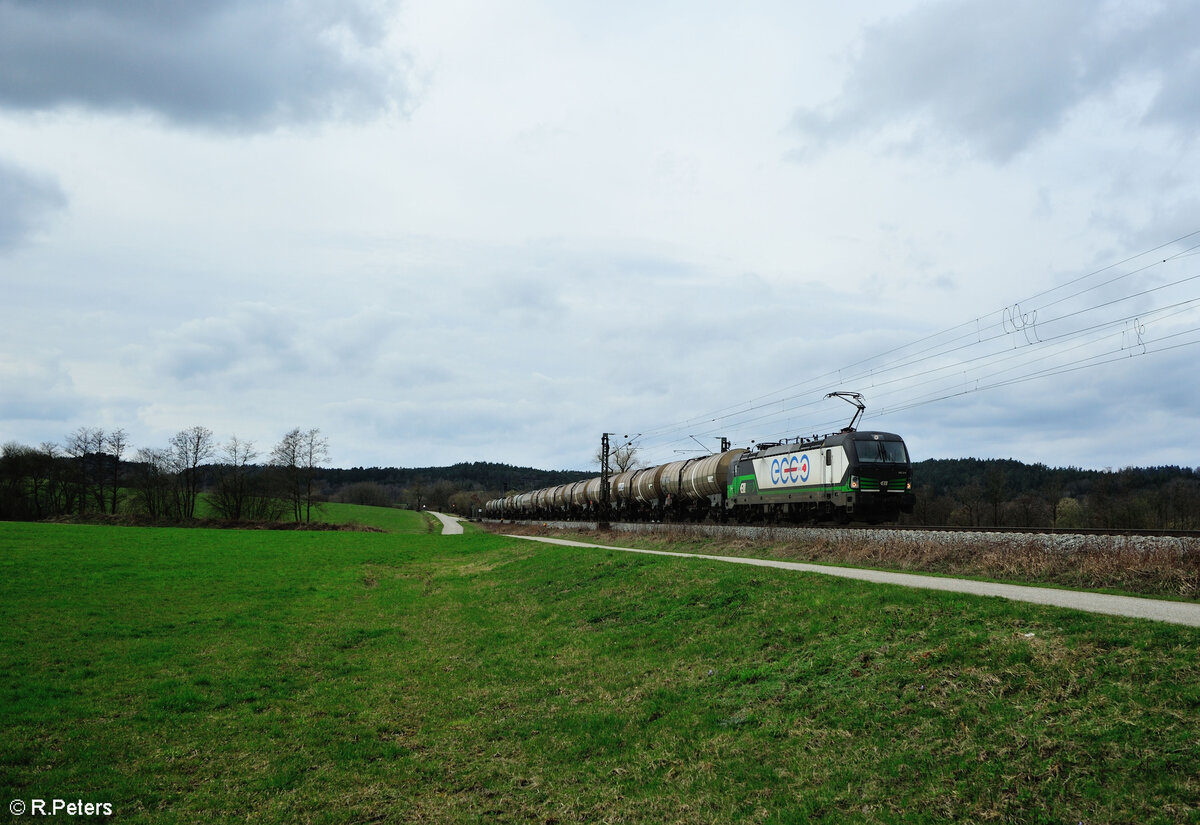 193 211-0 mit einem Kesselzug bei Plling in Richtung Sden. 17.03.24