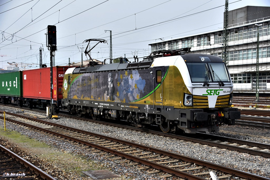 193 218 fuhr mit einen containerzug durch regensburg,26.09.17