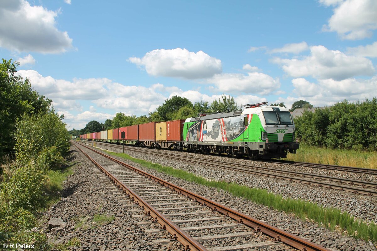 193 219  Stille Nacht hängt am Schluss vom Wiesau Containerzug. 12.07.22