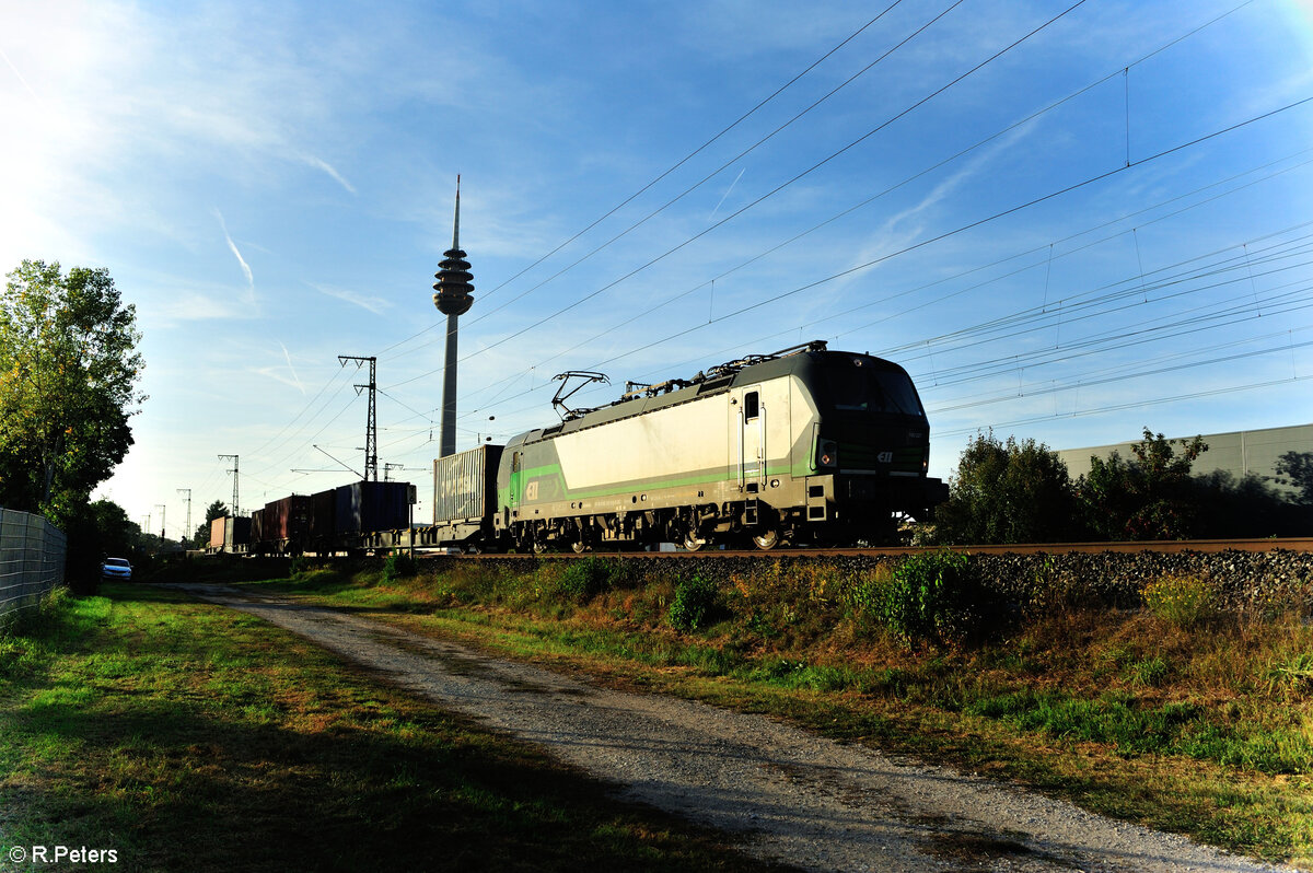 193 227 mit einem Containerzug in Nürnberg Hohe Marta. 11.10.23