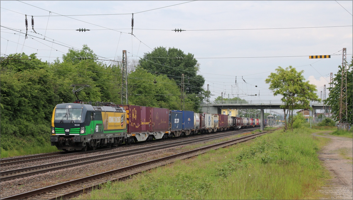 193 243 mit  Komm zum Zug  Werbung am 18.05.19 in Sechtem