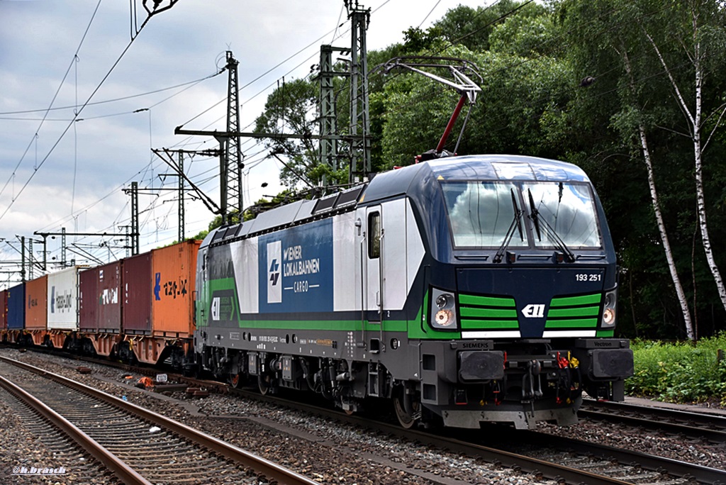 193 251,fuhr mit einen kastenzug,durch hh-harburg,18.06.16