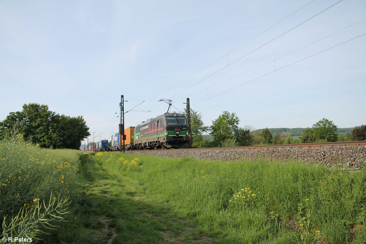 193 274-8  We love to Connect  mit Wechselpritschenzug bei Himmelstadt. 11.05.24