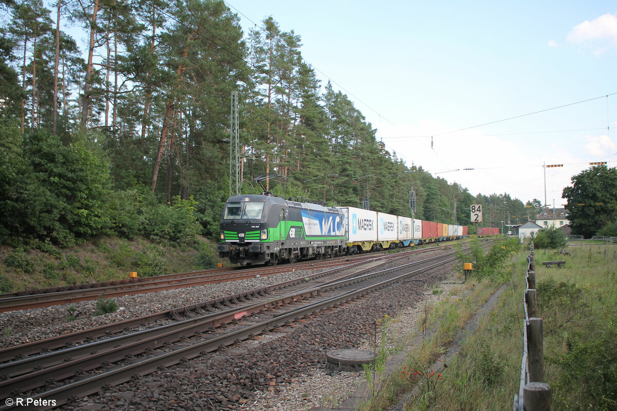 193 284 mit einem Containerzug bei der Durchfahrt in Ochenbruck in Richtung Nürnberg. 10.09.23