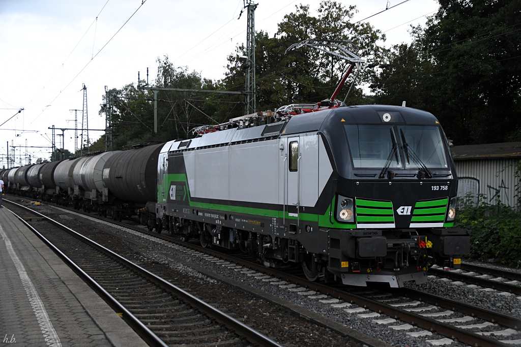 193 758 zog einen tanker durch hh-harburg,08.09.19