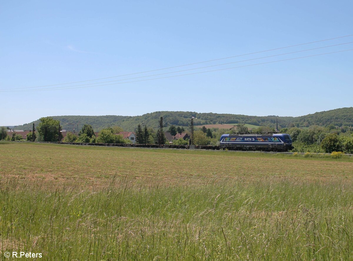 193 793-7  Lukas  mit leeren Containerzug bei Himmelstadt gen Norden. 02.06.21