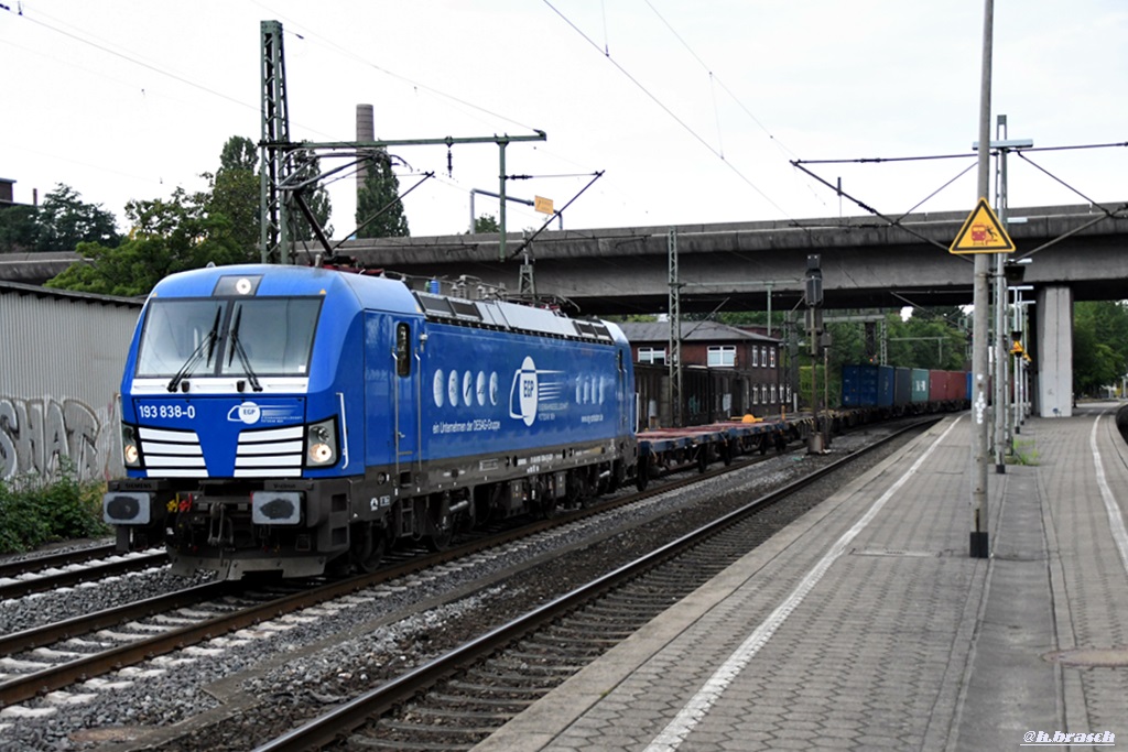 193 838-0 fuhr mit einen containerzug durch hh-harburg,02.08.19