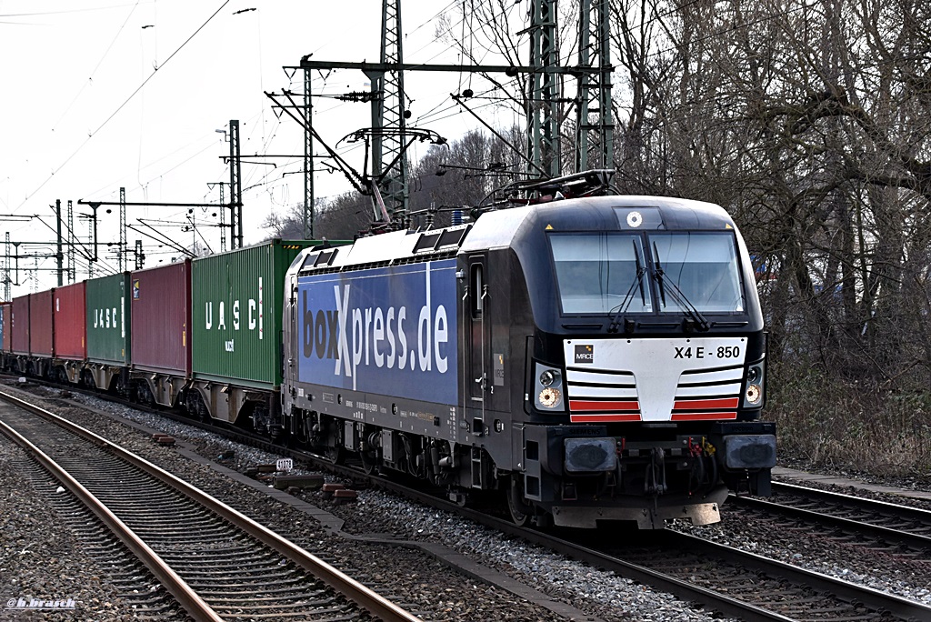 193 850 zog einen kastenzug durch hh-harburg,27.02.16