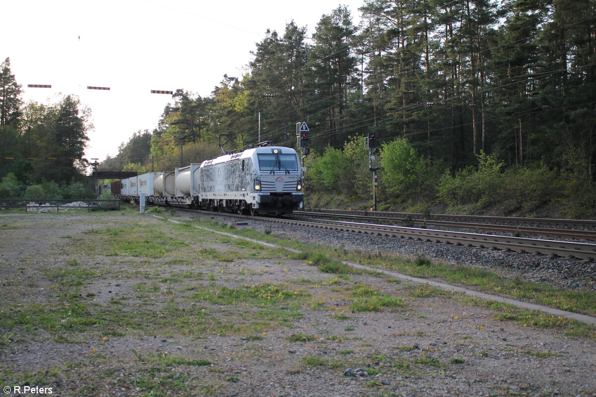 193 997 mit einem KLV Zug in Ochenbruck. 30.04.24