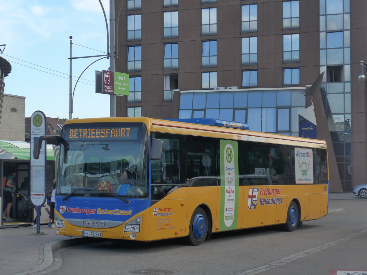 (194'104) - Freiburger-Reisedienst, Freiburg - FR-AZ 941 - Iveco am 18. Juni 2018 beim Bahnhof Freiburg