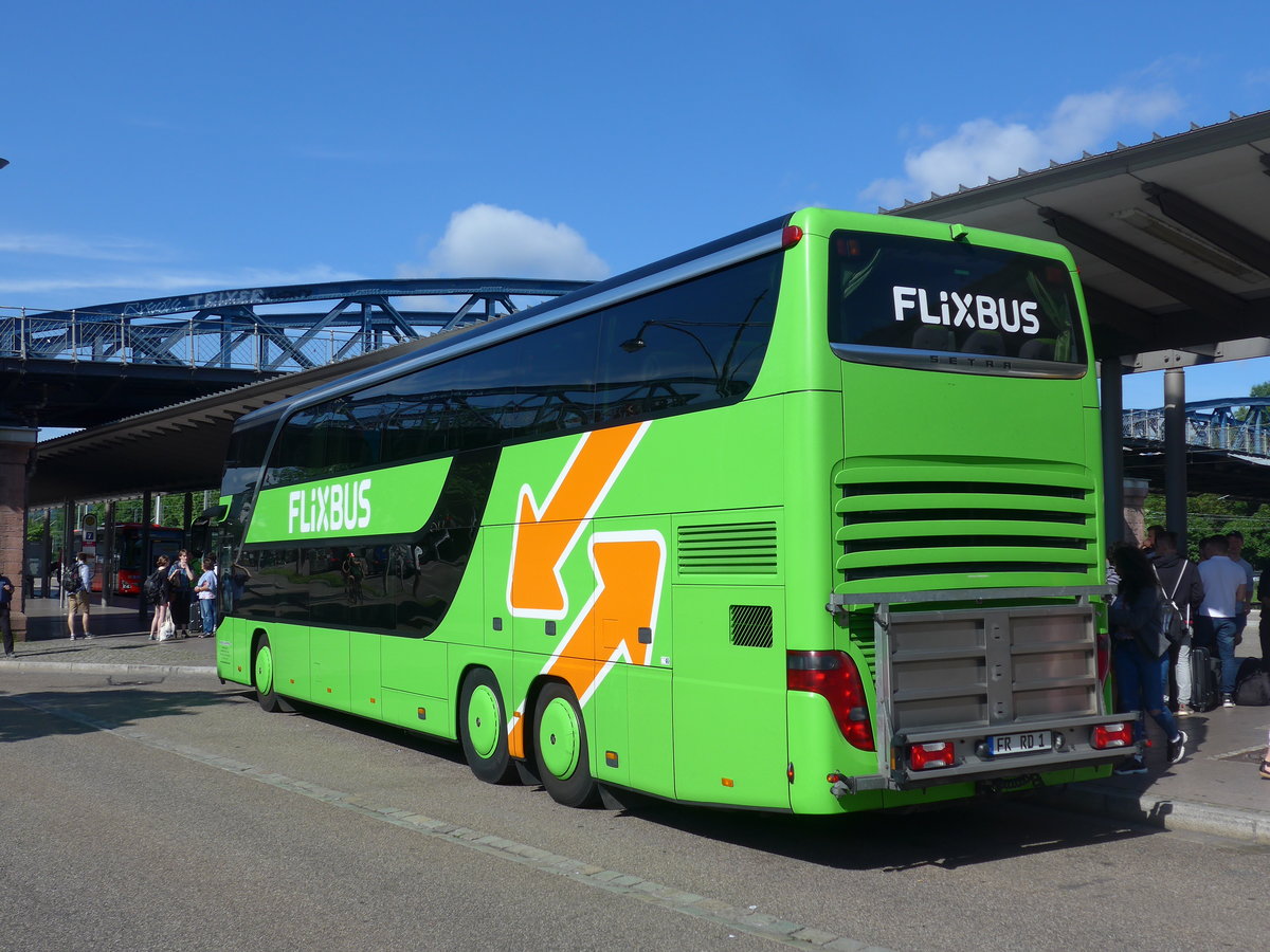 (194'139) - Hummel, Kirchzarten - FR-RD 1 - Setra am 18. Juni 2018 beim Bahnhof Freiburg