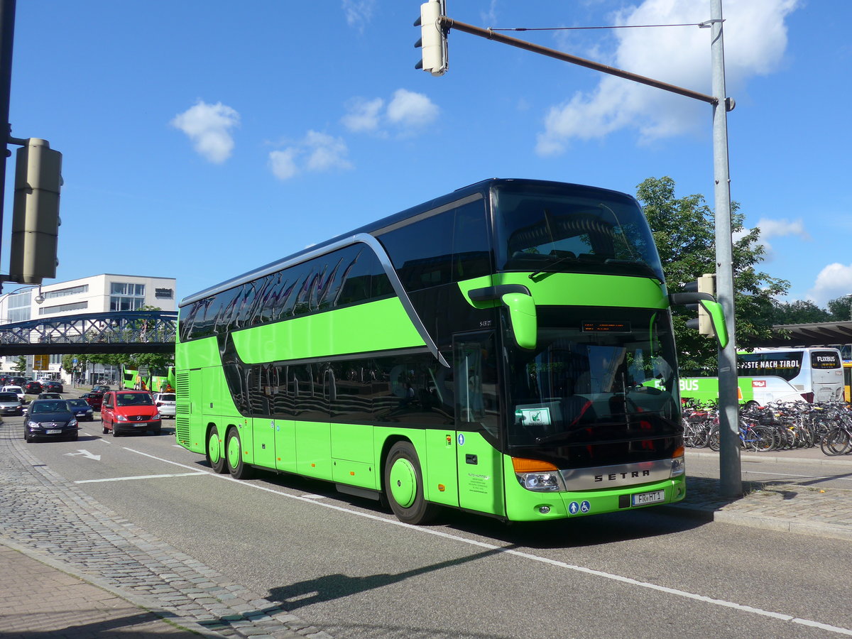 (194'155) - Hummel, Kirchzarten - FR-HT 1 - Setra am 18. Juni 2018 beim Bahnhof Freiburg