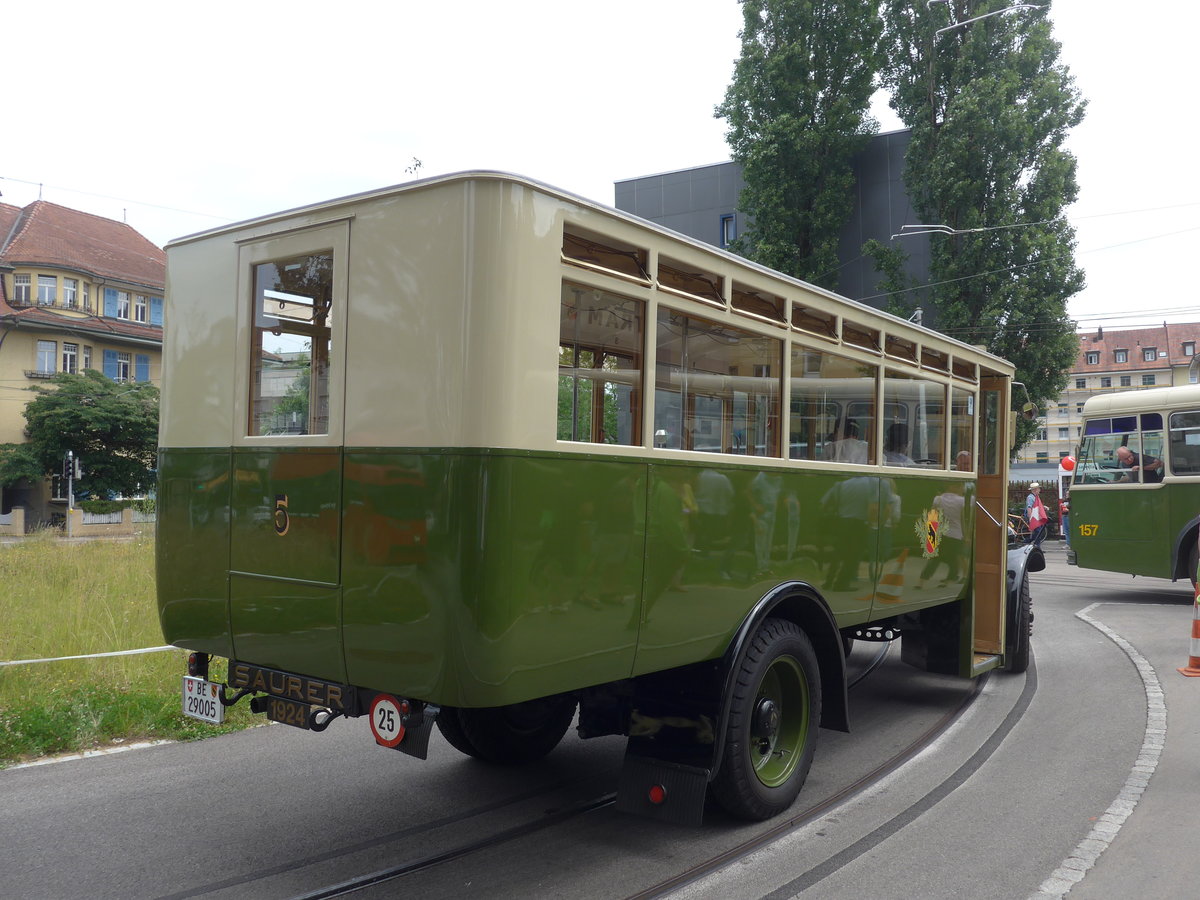 (194'355) - SVB Bern (Bernmobil historique) - Nr. 5/BE 29'005 - Saurer am 24. Juni 2018 in Bern, Weissenbhl