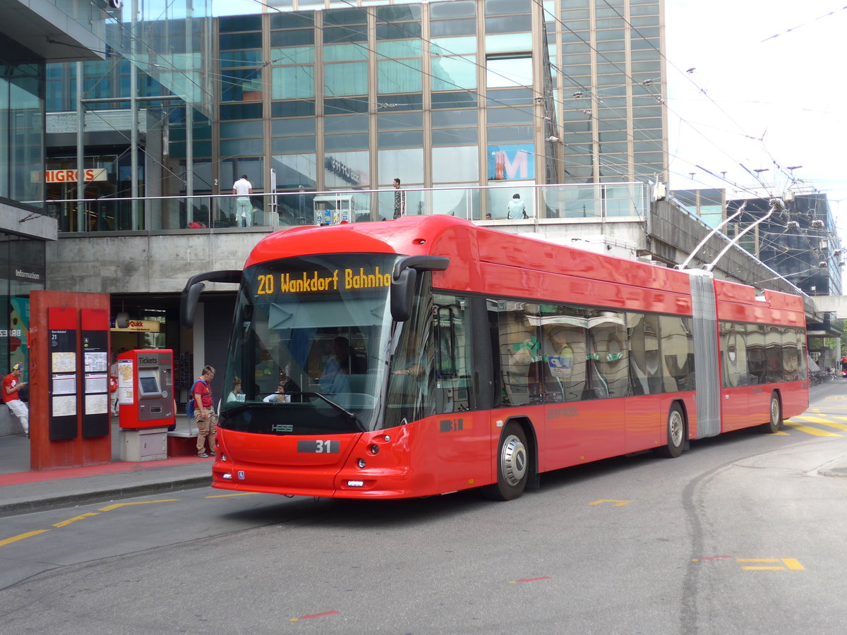 (194'393) - Bernmobil, Bern - Nr. 31 - Hess/Hess Gelenktrolleybus am 24. Juni 2018 beim Bahnhof Bern