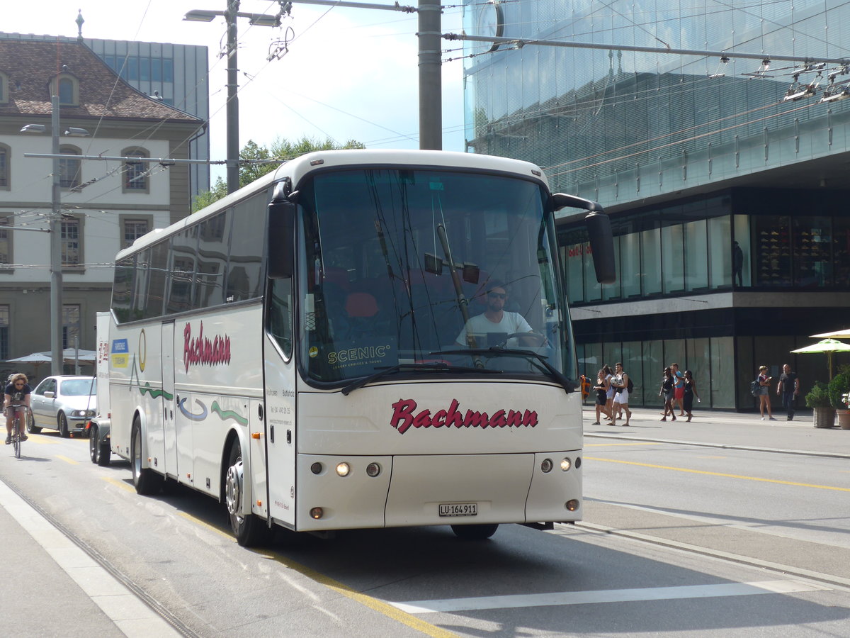 (195'471) - Bachmann, Wolhusen - Nr. 21/LU 164'911 - Bova am 1. August 2018 beim Bahnhof Bern