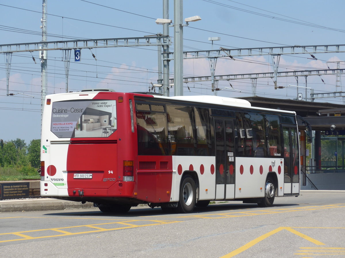 (195'574) - TPF Fribourg - Nr. 94/FR 300'233 - Volvo am 5. August 2018 beim Bahnhof Palzieux