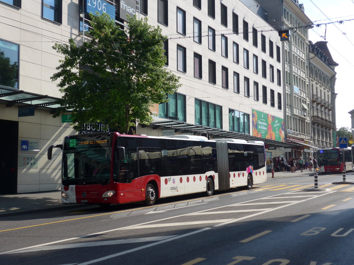 (195'645) - TPF Fribourg - Nr. 561/FR 300'442 - Mercedes am 5. August 2018 beim Bahnhof Fribourg