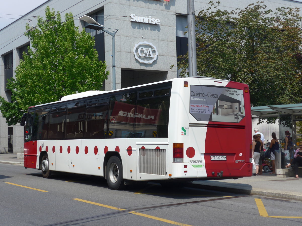 (195'689) - TPF Fribourg - Nr. 63/FR 300'299 - Volvo am 6. August 2018 beim Bahnhof Vevey