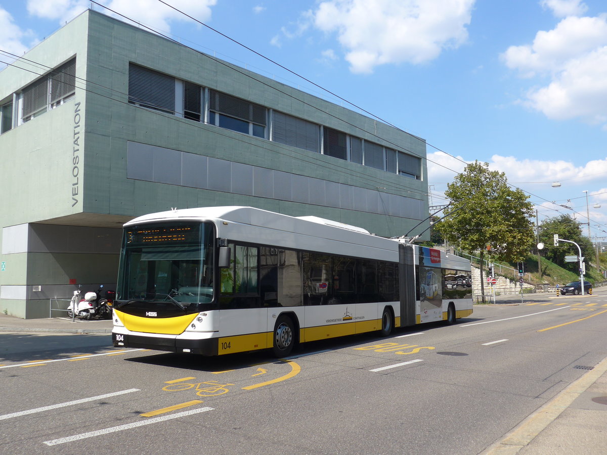 (196'154) - VBSH Schaffhausen - Nr. 104 - Hess/Hess Gelenktrolleybus am 20. August 2018 beim Bahnhof Schaffhausen