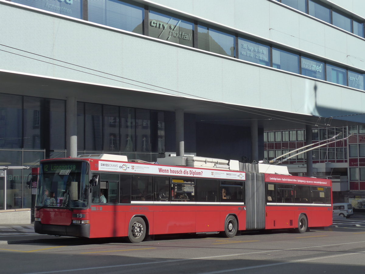 (198'256) - Bernmobil, Bern - Nr. 19 - NAW/Hess Gelenktrolleybus am 13. Oktober 2018 in Bern, Schanzenstrasse