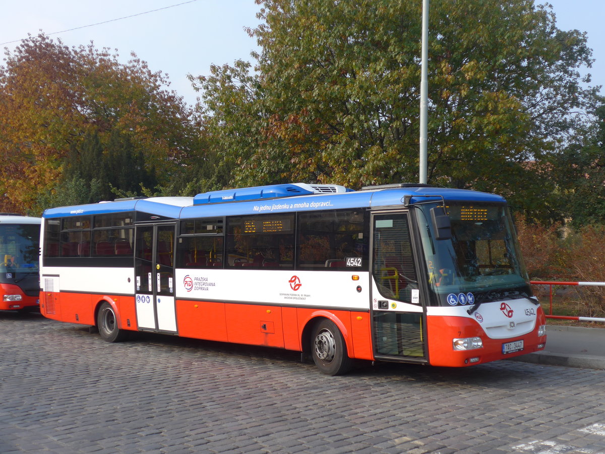 (198'519) - DPP Praha - Nr. 4542/7AC 3447 - SOR am 19. Oktober 2018 in Praha, Dejvick