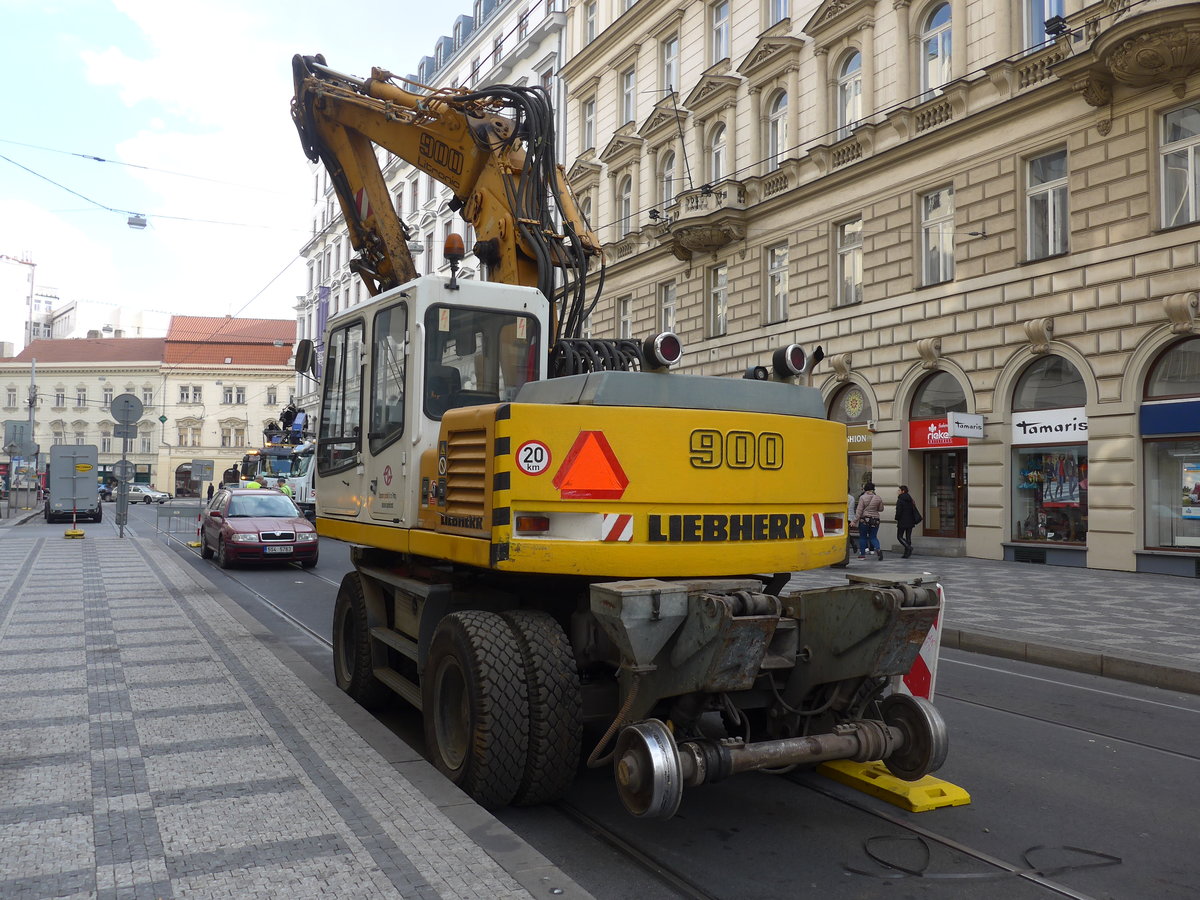 (198'869) - DPP Praha - AOO 01-73 - Liebherr am 20. Oktober 2018 in Praha, Lazarask