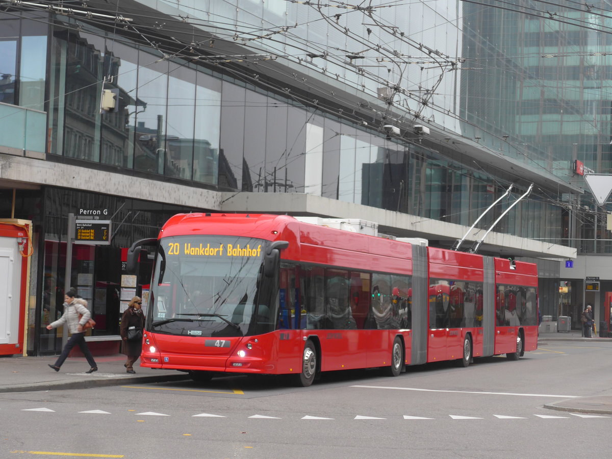 (199'065) - Bernmobil, Bern - Nr. 47 - Hess/Hess Doppelgelenktrolleybus am 29. Oktober 2018 beim Bahnhof Bern