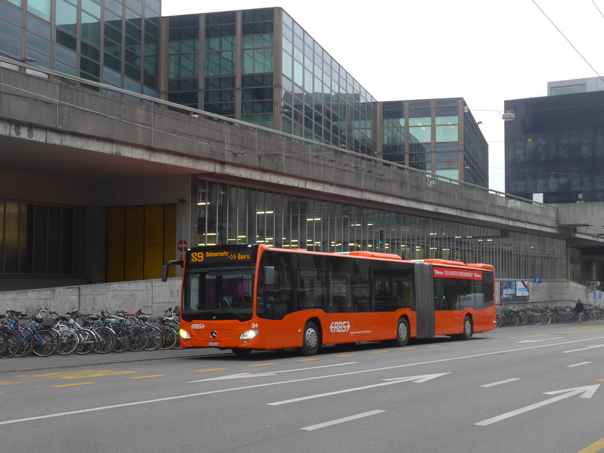 (199'092) - RBS Worblaufen - Nr. 34/BE 533'534 - Mercedes am 29. Oktober 2018 beim Bahnhof Bern