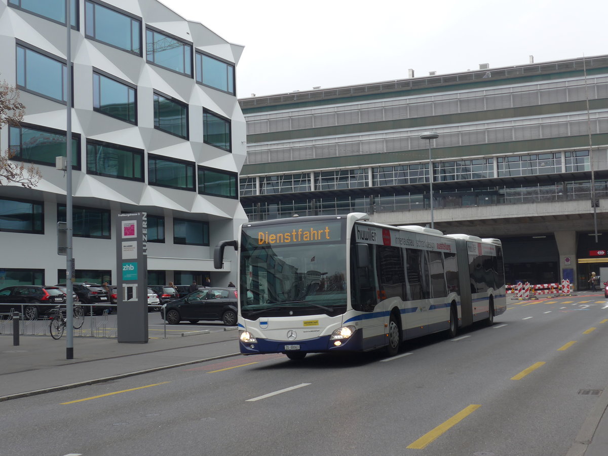 (199'365) - ZVB Zug Nr. 63/ZG 88'063 - Mercedes am 18. November 2018 in Luzern, Frohburgstrasse