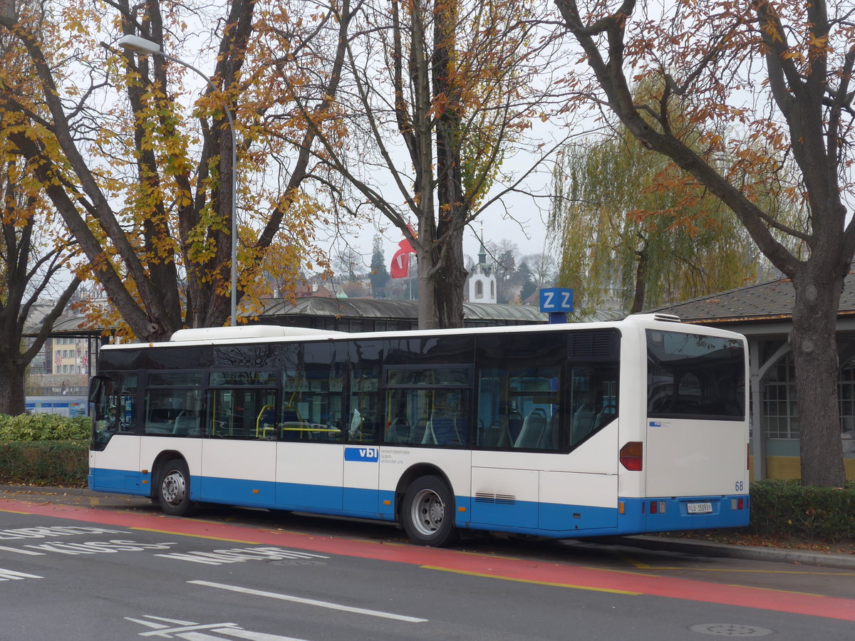 (199'375) - VBL Luzern - Nr. 68/LU 15'093 - Mercedes am 18. November 2018 beim Bahnhof Luzern