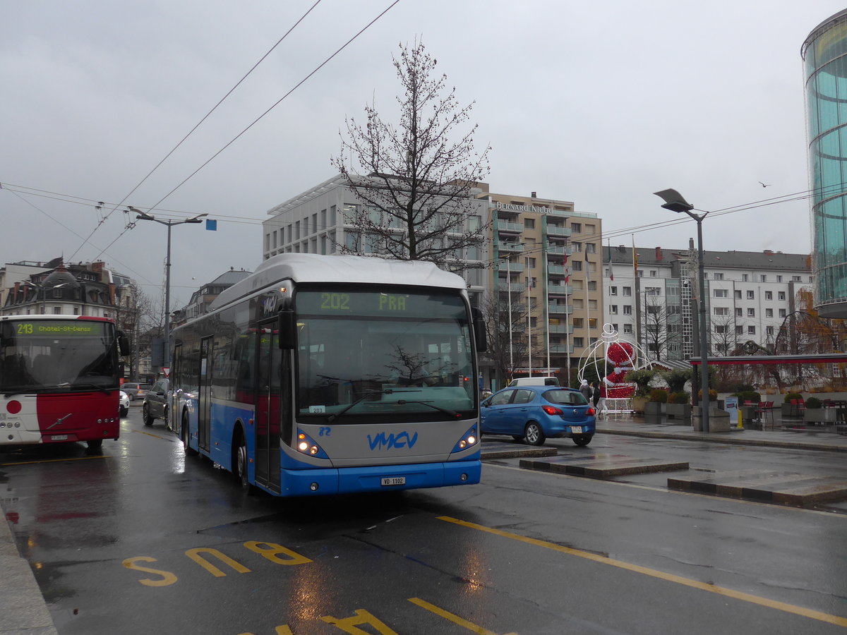 (200'000) - VMCV Clarens - Nr. 82/VD 1102 - Van Hool am 17. Dezember 2018 beim Bahnhof Vevey