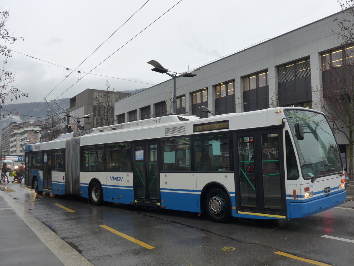 (200'001) - VMCV Clarens - Nr. 14 - Van Hool Gelenktrolleybus am 17. Dezember 2018 beim Bahnhof Vevey