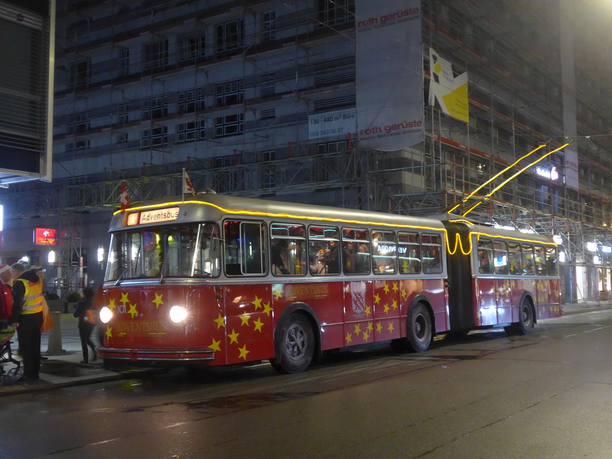 (200'078) - VW Winterthur - Nr. 101 - FBW/SWS Gelenktrolleybus am 22. Dezember 2018 in Winterthur, Schmidgasse