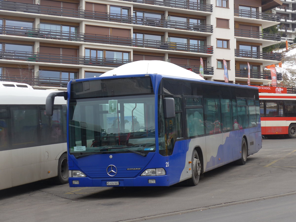 (200'341) - Lathion, Sion - Nr. 25/VS 404'042 - Mercedes (ex VZO Grningen Nr. 14) am 30. Dezember 2018 in Haute-Nendaz, Tlcabine