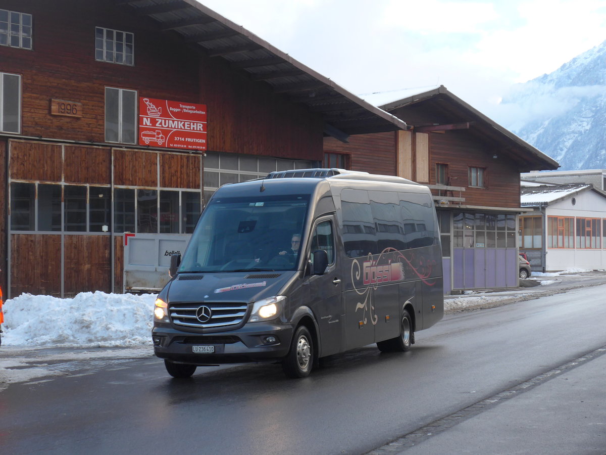 (200'987) - Gssi, Horw - LU 236'410 - Mercedes am 12. Januar 2019 beim Bahnhof Frutigen