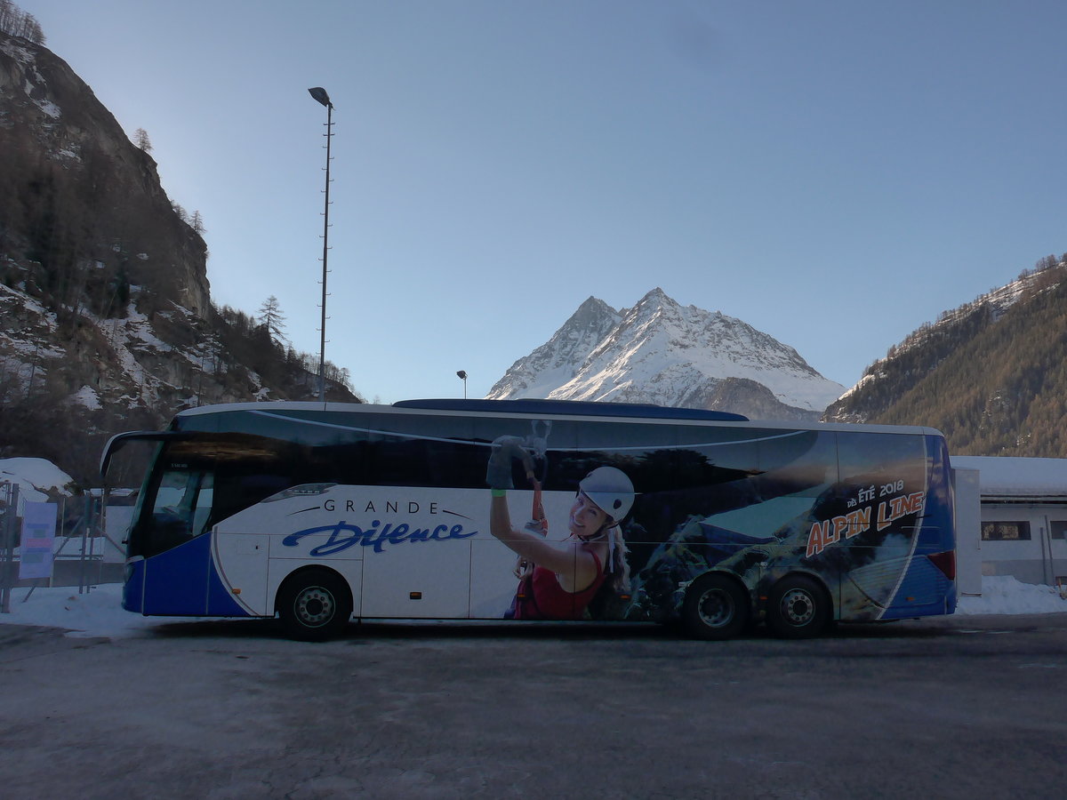 (201'758) - Theytaz, Sion - VS 11'008 - Setra am 24. Februar 2019 in Evolne, Parkplatz