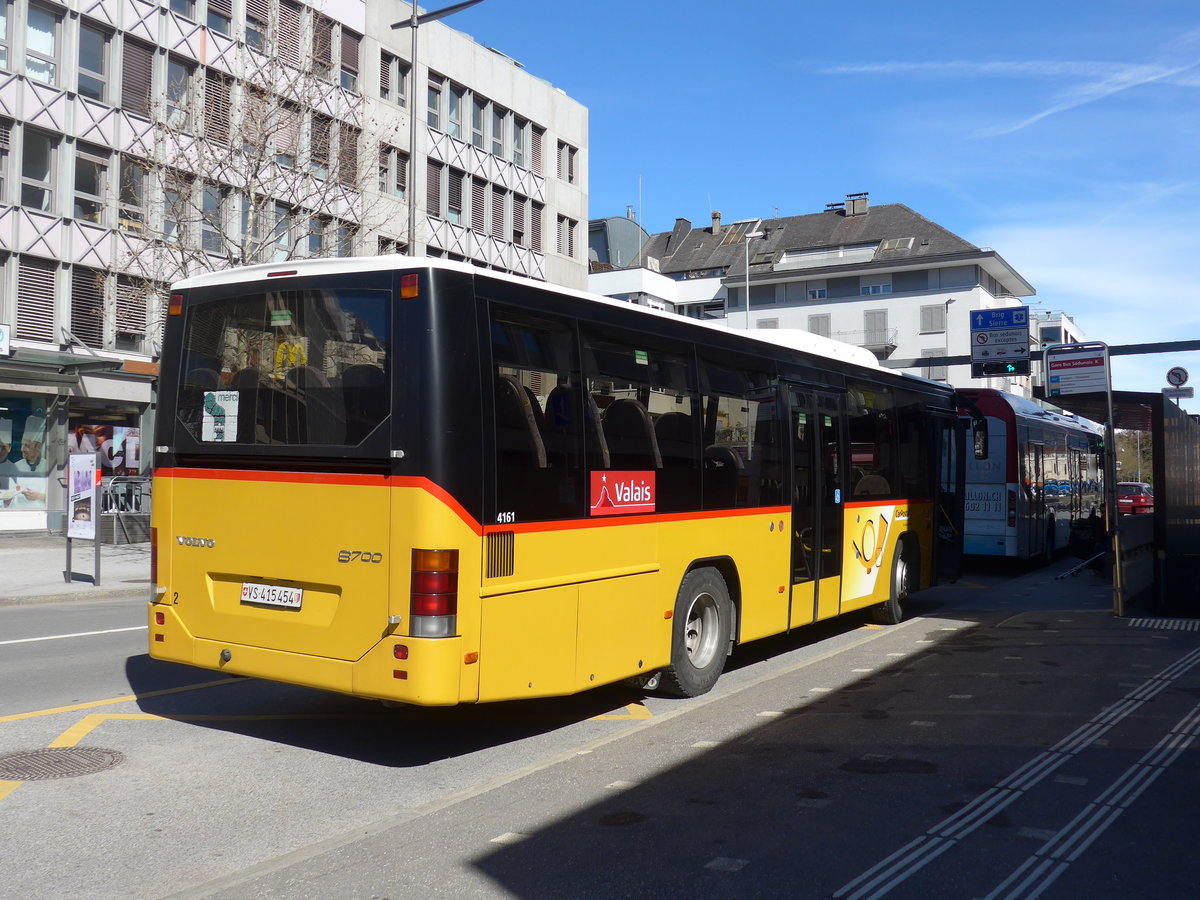 (202'414) - PostAuto Wallis - Nr. 2/VS 415'454 - Volvo (ex CarPostal Ouest; ex SAPJV, L'Isle Nr. 11) am 16. Mrz 2019 beim Bahnhof Sion