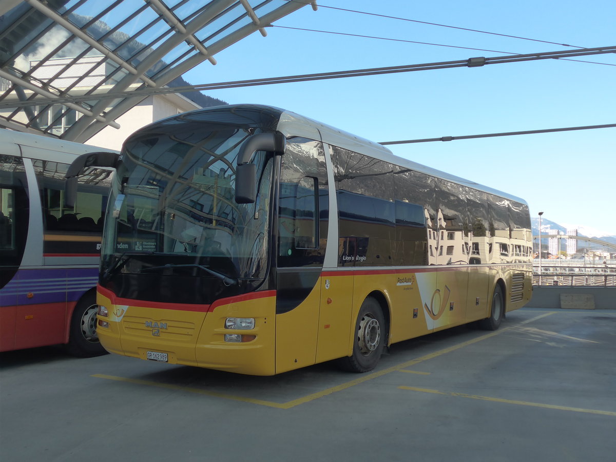 (202'586) - PostAuto Graubnden - GR 162'989 - MAN am 20. Mrz 2019 in Chur, Postautostation