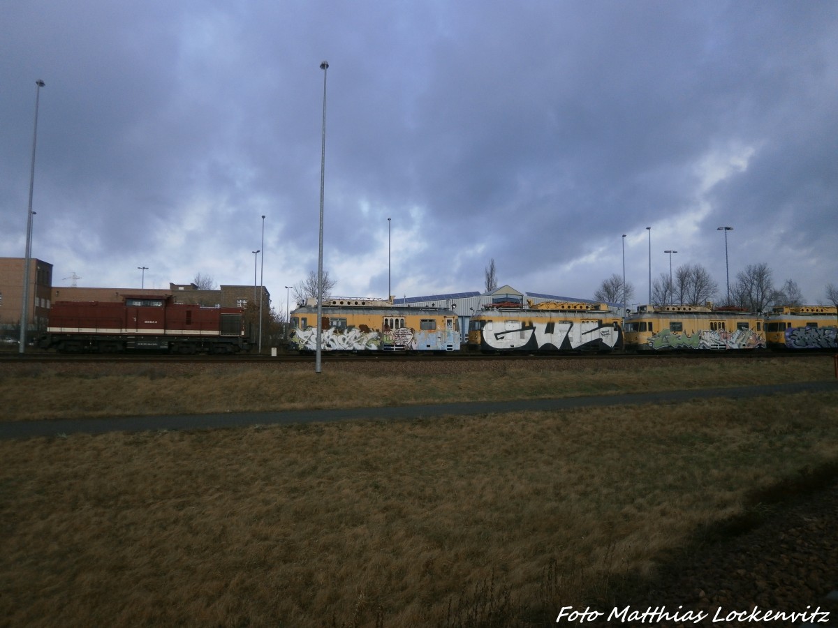 203 843-8 (203 145) und Z-Gestellte 701er der ELL abgestellt am Saalehafen in Halle (Saale) am 4.1.15