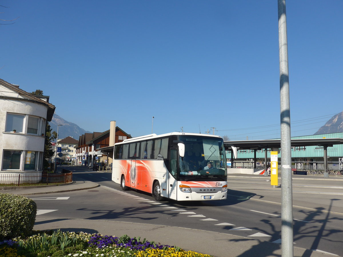 (203'050) - Aus Italien: Elia Viaggi - FK-746 WC - Setra am 23. Mrz 2019 beim Bahnhof Sarnen