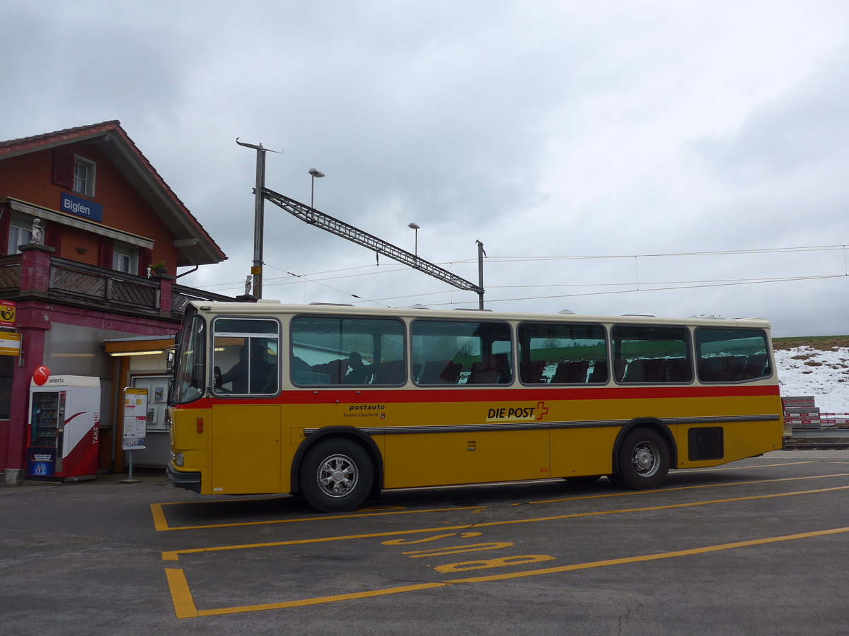 (203'487) - Krummenacher, Zillis - Nr. 74/BE 243'579 - Saurer/R&J (ex AVG Meiringen Nr. 74; ex PostAuto Berner Oberland; ex P 24'357) am 7. April 2019 beim Bahnhof Biglen